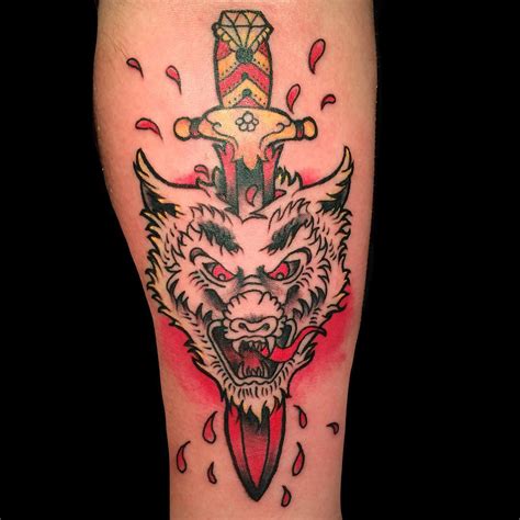 The traditional tattoo, also known as the classic american tattoo design, is slowly making a resurgence. 120+ Best American Traditional Tattoo Designs & Meanings ...