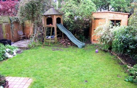 I started off using a 4×4 method and as the first couple years went by, i had so much luck with it, i wanted to be able to grow more. A Small Family Garden in Highgate - Jeremy Bevan Gardens