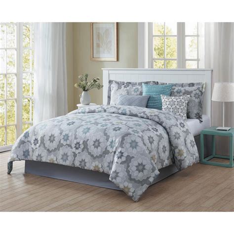 Turn your bedroom into a beautifully designed showpiece with luxury comforter sets, bedspreads & bed quilts. Splendid 7-Piece Blue/Grey/White/Black/Gold King ...