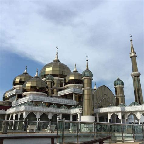 Touring kuala terengganu in terengganu (malaysia). Masjid Kristal, Kuala Terengganu, Malaysia - Such An ...