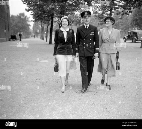 Full Length Uniform Bea Bravery Award Hli Hi Res Stock Photography And