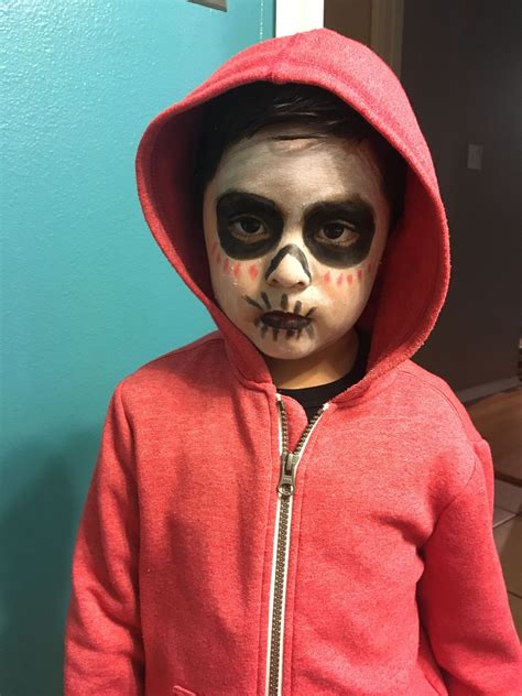 To help blend miguel in, héctor disguises miguel as a skeleton with face paint, and they head off to find de la cruz. DIY Miguel Face Paint - Disney Pixar Coco | Disneyland ...