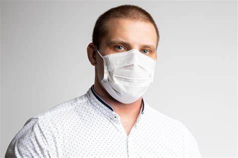 Premium Photo Asian Man Wearing The Face Mask Against Air Pollution