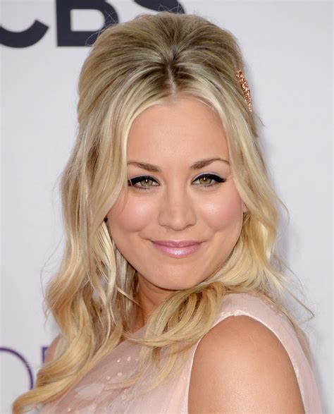 Kaley Cuoco Peoples Choice Awards Red Carpet Fashion Style