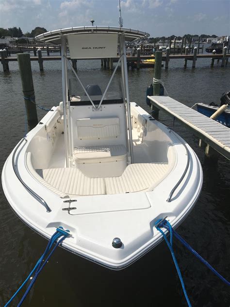 2006 Used Sea Hunt 207 Center Console Center Console Fishing Boat For