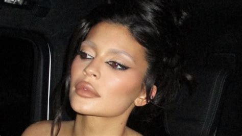 Kylie Jenner Drops Thirst Traps Posing In Black Ensemble In La Page 2