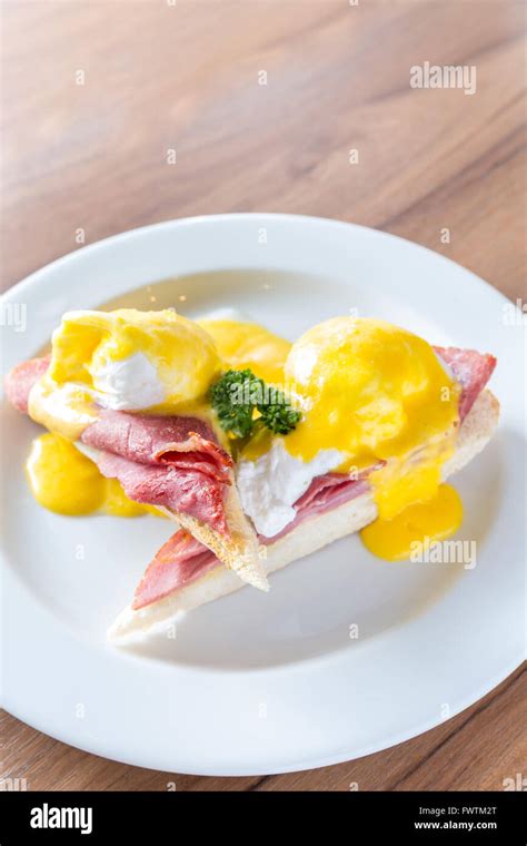 Eggs Benedict Breakfast Toasted English Muffins Ham Poached Eggs