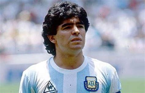 Diego maradona was widely regarded as the best footballer in the world in the 1980s and his crowning achievement was his world cup win with argentina in 1986. Humo sprak met Diego Maradona: 'Geld zorgt alleen maar ...