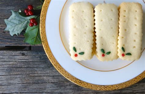 Canada cornstarch shortbread with chocolate | sweet. Canada Cornstarch Shortbread Cookies / Twelve Days Of Shortbread Cookie Recipes That Will Make ...