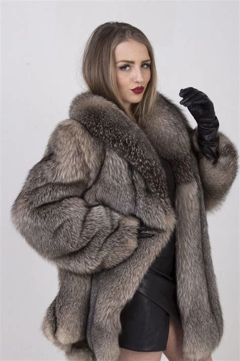 Pin By Elmo Vicavary On Furandleather Worship Fur Jacket Fur Fashion Fur Street Style