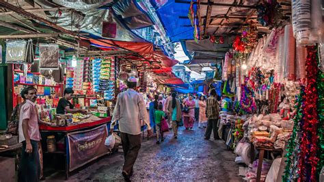Our tour guides are local knowledgeable residents who are expert passionate foodies and history buffs. Mumbai Market Tour, Mumbai Market Tour Guide