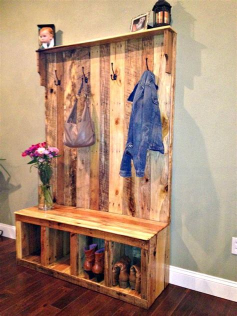 This stylish entryway hall tree project is the perfect storage solution for any hall or entryway. DIY Your Own Pallet Hall Tree or Pallet Wood Entryway Bench