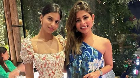 Srk S Daughter Suhana Meets Her Pakistani Doppelganger Bareeha On Her Dubai Trip