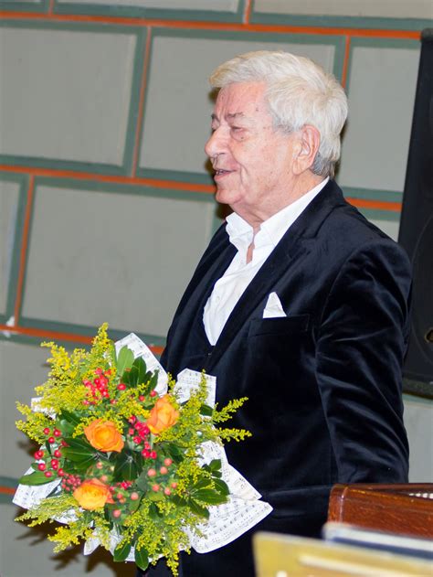 He graduated from institute of theatrical arts and cinematography in 1959.in 1960. Ion Dichiseanu (Pierre Vaillant): "Pe vremuri, știindu-mi ...