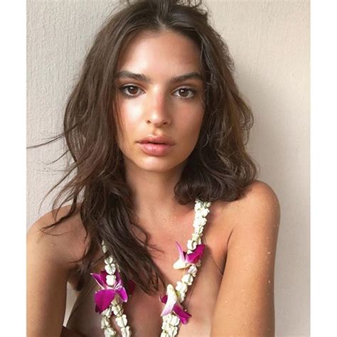 Naked Emily Ratajkowski Sends Pulses Racing With New Hot Tub Pic
