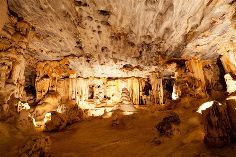 25 Breathtaking Photos of Caves Around the World | Reader's Digest
