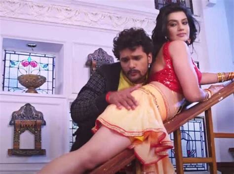 Akshara Singh Sexy Video Bhojpuri Actress Khesari Lals Naughty Dance Song ‘karwa Tel 3 Goes