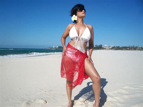 Aiysha Saagar In Hot Bikini Imgur