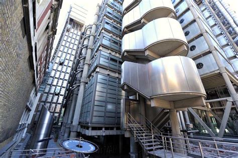 I passed the lloyds of london building and it looked magnificent and incredibly photogenic. Lloyds Building London - One Lime Street - e-architect