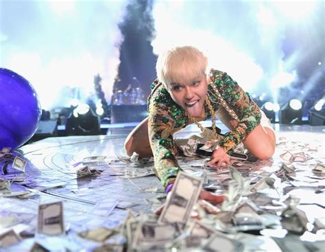 Money Grabber From Miley Cyrus Wildest Concert Pics E News