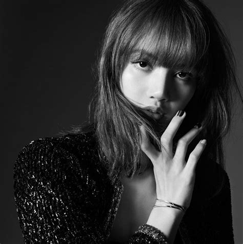 *lifts up shirt to lick off the sauce with her tongue* need what? BLACKPINK Lisa Looks Like A Doll In New Black And White ...