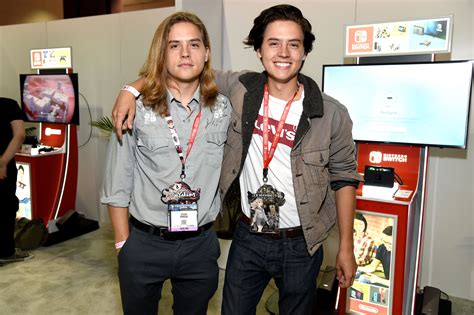 Cole And Dylan Sprouse Reunite And We Know They Re Brothers But This Is Still The Cutest