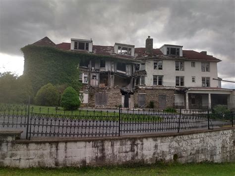 The Old Hilltop Hotel In Harpers Ferry West Virginia Oc R