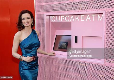 Holly Madison Celebrates Sprinkles Cupcakes Grand Opening At The Linq