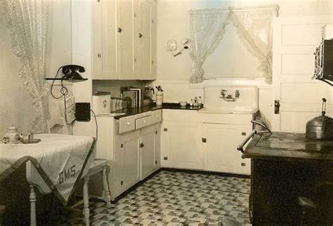 Living In The Thirties 12 Amazing Found Photos Depict What House