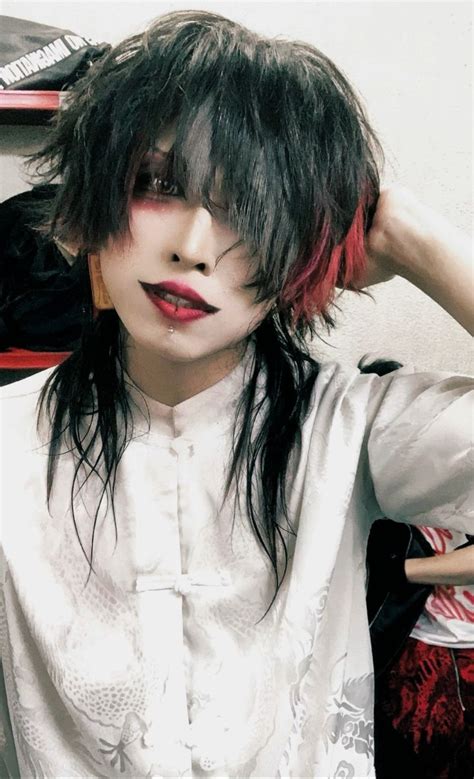 pin by vince🦆 on visual kei short grunge hair japanese hairstyle aesthetic hair