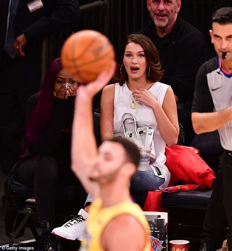 Bella Hadid Watches Basketball At Madison Square Garden Daily Mail Online
