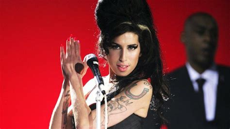 Relembre As 15 Melhores Músicas De Amy Winehouse Letrasmusbr