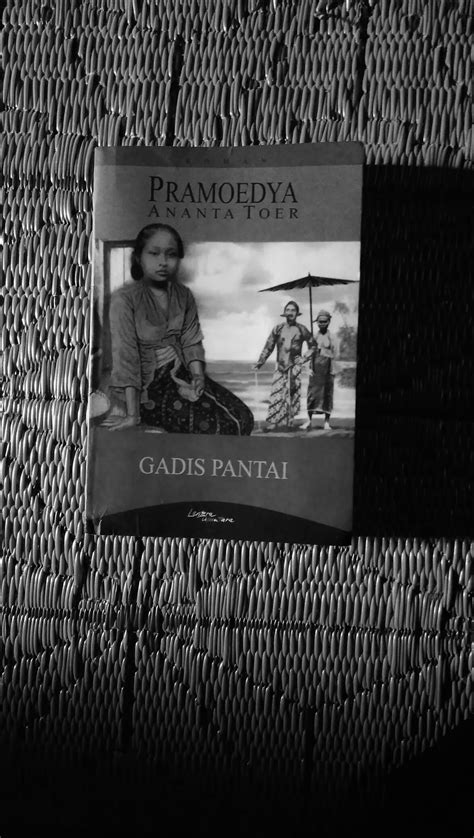 Resensi Roman Gadis Pantai Karya Pramoedya Ananta Toer