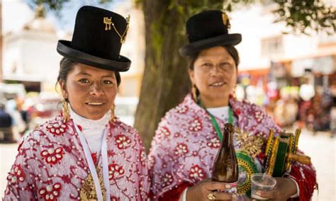 Cholitas Paceñas Bolivia S Indigenous Women Flaunt Their Ethnic Pride Bolivia The Guardian