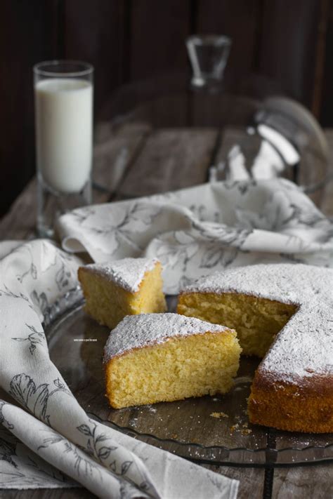 La torta al latte caldo o hot milk sponge cake di Tish Boyle è un