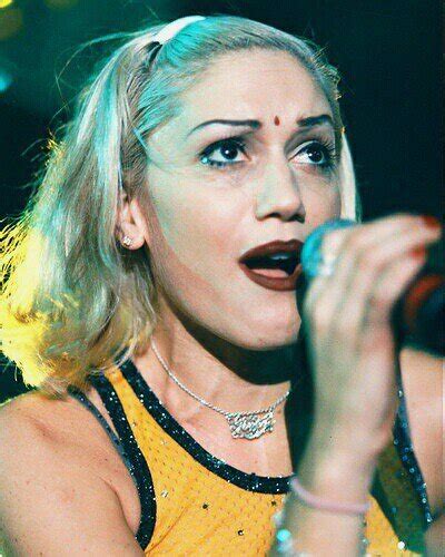 She was a lead vocalist of the band no doubt that experienced major success after their breakthrough studio album tragic kingdom (1995) along with various successful singles, including just a girl. young gwen stefani | Tumblr