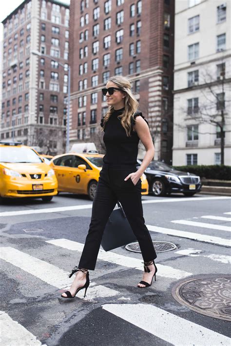 WHAT TO WEAR TO A BUSINESS MEETING - Styled Snapshots