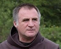 Böjte csaba ferences rendi szerzetes, a dévai szent ferenc alapítvány alapítója a közösségi oldalán jelentette be. Böjte Csaba az árvák atyja. - Böjte Csaba testvér