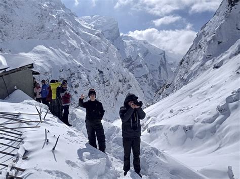Rescuers Resume Search For Four Korean Climbers Three Nepal Guides