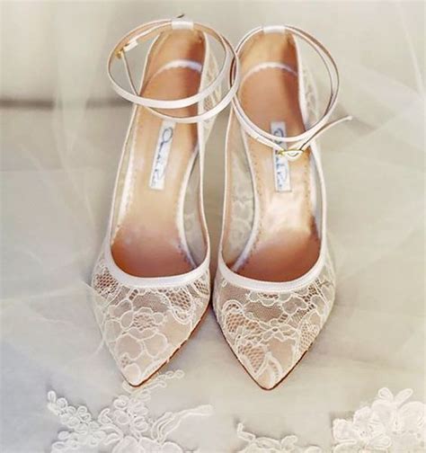 Sposatelier è l'unico sito leader affermato in italia e nel mondo, per la realizzazione di abiti da sposa e da cerimonia online. scarpe da sposa di pizzo 51897 | Sposalicious