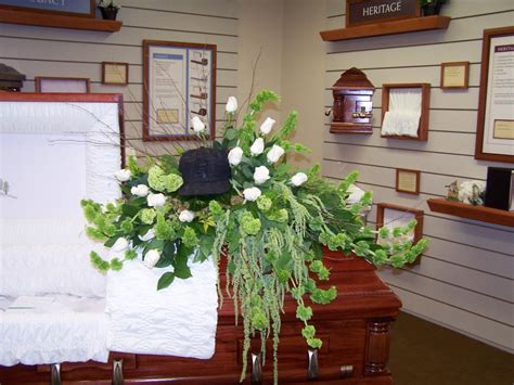 Funeral Sympathy And Memorial Flowers For Men Blumen Luneas