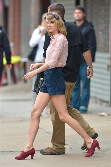 30 Times Taylor Swift Styled The Perfect Outfit Taylor Swift Street Style Taylor Swift Style