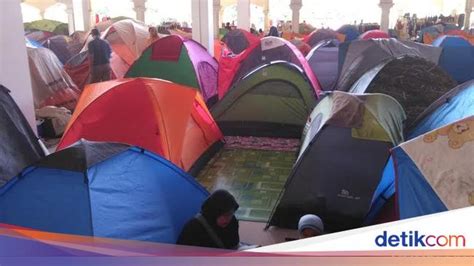 Kisah Ratusan Tenda Di Masjid Habiburrahman Bandung