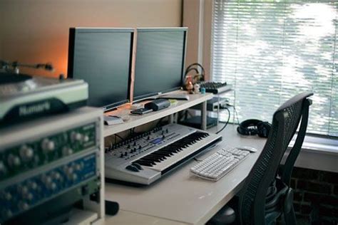 making music | Office space inspiration, Home, Workstation