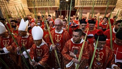 In Pictures Christians Around The World Celebrate Palm Sunday Al Bawaba