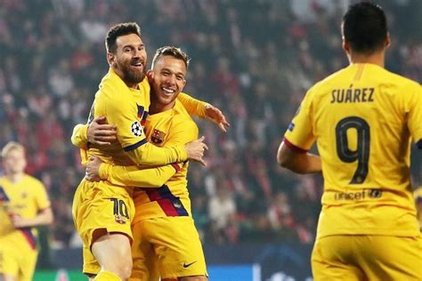 Football Messis Historic Goal Helps Barcelona Edge Slavia Prague In