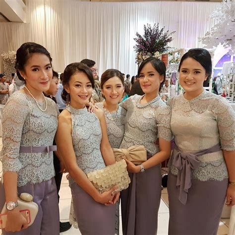 Check spelling or type a new query. 19 Seragam Bridesmaids Terbaik yang Bisa Ditiru, Elegan!