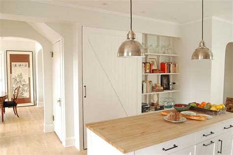 25 Trendy Kitchens That Unleash The Allure Of Sliding Barn Doors