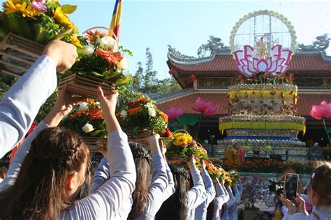 Lễ phật đản được tổ chức vào ngày nào? Hàng nghìn người về chùa Long Sơn (Nha Trang) dự đại lễ ...
