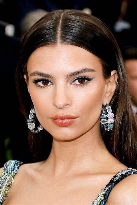 Definitive Proof That Emily Ratajkowskis Makeup Is Always On Point